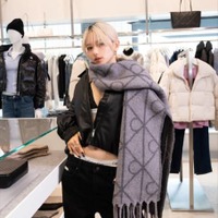 山本舞香、ほっそりお腹チラリのオールブラックコーデを披露！夫とのホリデーの過ごし方も明かす 画像