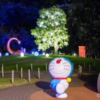 藤子・F・不二雄ミュージアムのクリスマス2025 『ドラえもん』原画やツリー展示で冬の思い出を 画像