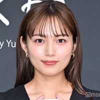 川口春奈、美脚透ける黒ストッキング×ミニスカ姿披露「大人可愛い」「天才的にオシャレ」と反響 画像