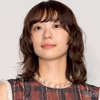 「あんぱん」鳴海唯、肩出しリブドレス姿に熱視線「ラインが綺麗すぎる」「絵になる」 画像