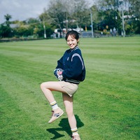 櫻坂46松田里奈、見事な投球フォーム披露 1st写真集先行カット解禁【まつりの時間】 画像