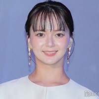 多部未華子、純白ワンピース姿で「青の洞窟」点灯式出席 1年に1度の楽しみ明かす 画像