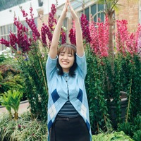 櫻坂46松田里奈、植物園で“花の真似”1st写真集新規カット解禁【まつりの時間】 画像