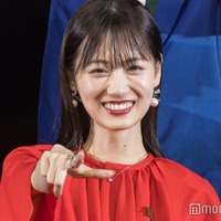 山下美月、ネコ耳ニット帽×肩出しトップス姿にファン悶絶「ラインが綺麗」「二度見する美しさ」 画像