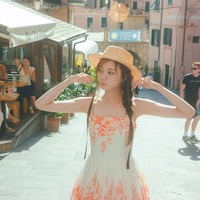 乃木坂46梅澤美波、少女のような花柄ワンピ×麦わら帽姿 2nd写真集先行カット解禁 画像