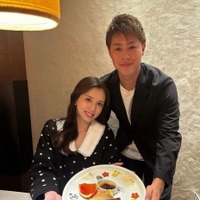 丸高愛実、夫・柿谷曜一朗との結婚9周年を報告！夫婦SHOTに反響「仲良しでお似合い」「憧れます」 画像