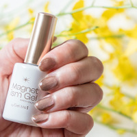 40代の働く女性は試さない理由がない!?トレンドの【セルフマグネットネイル】がコスパもタイパも仕上がりも想像以上だった件。 画像