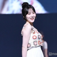 本田紗来、美脚スラリ白コーデでディズニー満喫 プラベショットに「可愛さ限界突破」「脚のライン綺麗」の声 画像