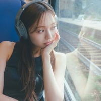 乃木坂46梅澤美波“こだわりアイテム”でリアル醸し出す 写真集先行カット第3弾公開【透明な覚悟】 画像