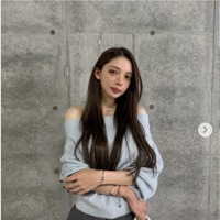 “2児の母”渡辺リサ、夫・広島カープ小園海斗選手との2ショット披露「ユニフォーム姿可愛すぎ」「ビジュ最高」の声 画像