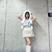 鈴木愛理、抜群スタイルのホワイト衣装SHOTにファン悶絶「ガチ天使」「心臓もたないです」 画像