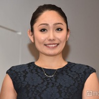 安藤美姫、胸元開放ドレスで大人の色気放つ「目を奪われた」「攻めてる」と熱視線 画像
