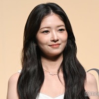 IVEレイ、ミニ丈サンタ姿で美脚披露「世界一可愛いサンタ」「アイドルオーラすごい」と反響 画像