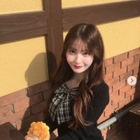 仮面高校生の妹で話題・すなずりかりん、ミニスカでスラリ美脚輝く「風が強くてスカート押さえるのに必死でした」 画像