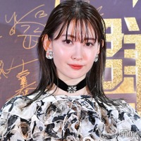 小嶋陽菜“正月恒例”干支コスプレ披露 ワンショルタイトワンピで美スタイル輝く「女神」「世界一可愛い午」 画像