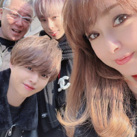 渡辺美奈代、家族で初詣へ！仲睦まじいファミリー4SHOTに反響「最高に素敵です」「優しいスマイル」 画像