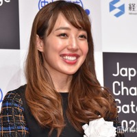 川崎希、生後6ヶ月次女の着ぐるみ姿公開「ほっぺがぷにぷに」「サイズ感尊い」と反響 画像