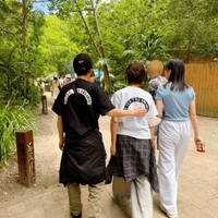 渡辺満里奈、夫・名倉潤とのペアルックSHOT披露！年末年始は海外へ「家族でのんびり楽しく」 画像