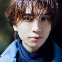 庄司浩平、抜群スタイル際立つモード衣装・等身大な素顔…“憧れの聖地”で撮り下ろし カレンダー決定 画像