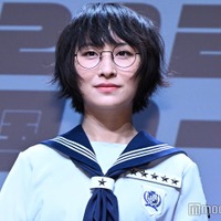 新しい学校のリーダーズ・SUZUKA、メガネ外した素顔公開「カッコいい系美人」「レアショット」の声 画像