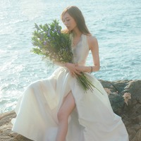 乃木坂46梅澤美波、夜景前に凛とした表情・美脚輝く“崖ドレス”…2nd写真集裏表紙カット解禁【透明な覚悟】 画像