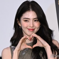 ハン・ソヒ、美脚際立つミニワンピ姿 来日で涙するファンに「泣かないで」 画像