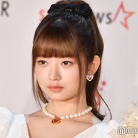 IVEレイ、美肩＆デコルテ大胆披露のワンショルドレス姿が話題「息を呑む美しさ」「オーラが半端ない」 画像