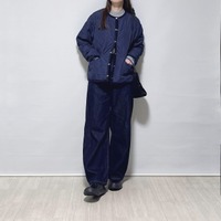 ネイビー×デニムで知的に。キルティングアウターで作る、大人の洗練されたワントーンの着こなし術【40代の毎日コーデ】 画像