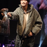 「今日好き」黒木聖那、ぬいぐるみを客席へ＆お手振り…ファンサに歓声「イケメン」「羨ましい」【学生ランウェイ】 画像