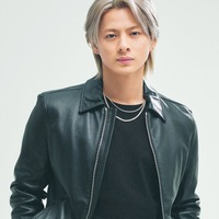 Number_i平野紫耀、空港での変装ショットに反響続々「隠しきれないオーラ凄い」「小顔が際立ってる」 画像