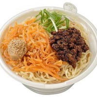 セブン、完全予約制人気店「飯田商店」監修の“担々麺”発表 味変楽しめる一杯に 画像