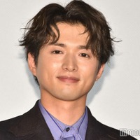 白洲迅、左手薬指に指輪キラリ 浅草散策ショットにファン悶絶「かっこよすぎる」「幸せのおすそ分けを貰った気がする」 画像