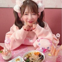 大食い女王・もえのあずき、ミニワンピ×レースソックスで美脚披露「お人形さんみたい」「着こなせるのすごい」の声 画像