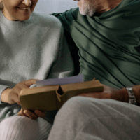 トランスジェンダーの19歳の孫　祖父母に”本当の性”を打ち明けると⇒「あなたが男の子でも…」返ってきた言葉に涙 画像