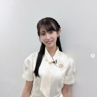 “日本一強いアナ”堀江聖夏、赤チャイナ服から美脚スラリ「2次元のようなスタイル」「体の半分以上が脚」と反響 画像