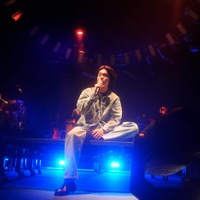 菅田将暉、17曲で魅せた現在地と音楽活動10周年に向けた決意表明 上裸姿で熱いパフォーマンスも【ライブレポ／セットリスト】 画像