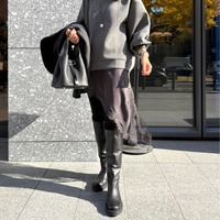 シンプルでハイセンスな大人の冬のレギンススタイル。要はコクーンシルエットのプルオーバー【40代の毎日コーデ】 画像