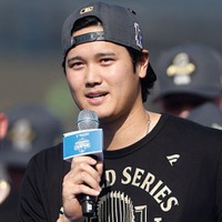 大谷翔平選手＆真美子夫人、ドレスアップ2ショットが話題 笑顔で寄り添う姿に「ムービースターみたい」「そろってスタイル抜群」の声 画像