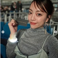 ゆってぃの美人妻「家族で初詣」1歳娘抱えた夫との3ショット公開「ゆってぃいいお父さんしてる」「すくすく大きくなってる」と反響 画像