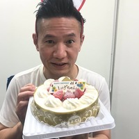 オモロー山下、結婚発表 お相手は22歳年下「聖母のような優しい方」 画像