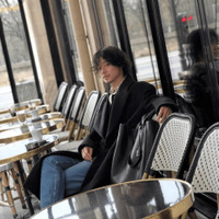 山崎賢人、コートでシックに決めたパリでのオシャレSHOTに反響「激メロ」「めっちゃかっこいい！」 画像