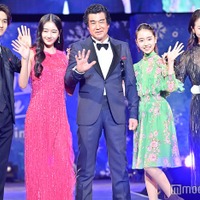 藤岡舞衣、父・藤岡弘、＆兄姉との18歳バースデー家族ショット公開「美形家族」「パパとの距離感素敵」 画像