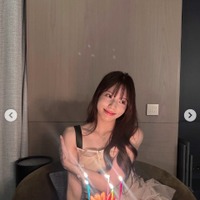 藤田みりあ、膝上スカート×スニーカーで美脚輝く「着こなしお洒落」「綺麗すぎる」と反響 画像