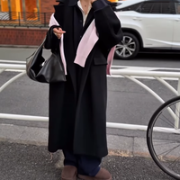 ユニクロニットを肩掛けで刺し色に。大人が楽しめるピンクの投入テク【40代の毎日コーデ】 画像