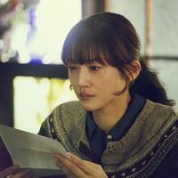 綾瀬はるか＆妻夫木聡ら実力派俳優陣のエモーショナルな瞬間を切り取る『人はなぜラブレターを書くのか』場面写真 画像