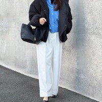 ブルーシャツを効かせてハンサムに。ユニクロのタートルを重ねた冬のレイヤードスタイル【40代の毎日コーデ】 画像