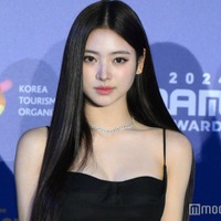 MEOVVアンナ、ベッドで美脚全開「スタイル良すぎ」「白コーデが眩しい」の声 画像