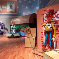 「ピクサーの世界展」東京・豊洲に初上陸 「トイ・ストーリー」など等身大キャラ24体以上が集結 画像