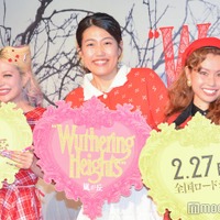 横澤夏子・エルフ荒川・peco、バレンタイン“女子会”で恋愛観告白 巨大イチゴケーキで「あーん」も 画像