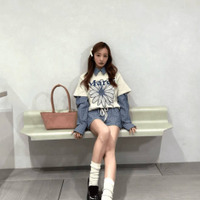 板野友美、ほっそり美脚際立つセットアップSHOTに絶賛の声「スタイル良すぎ」「似合ってる！」 画像